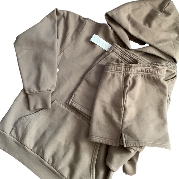 🆕Aritzia The Constant 2-Piece Midway Hoodie & Shorts Set in Rare Taupe - Picture 8 of 14